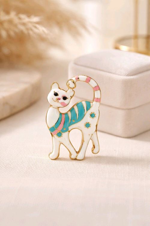 Beyaz Mavili Kedi Broş, Uzunluk:4cm Genişlik: 3,5cm