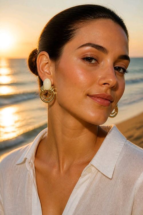 Marka Model, Beyaz Taşlı Hafif Gold Küpe