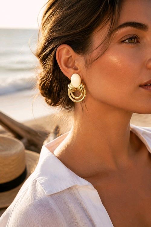 Marka Model, Beyaz Taşlı Hafif Gold Küpe