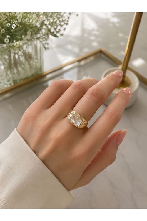 Gold Taşlı Şık Yüzük