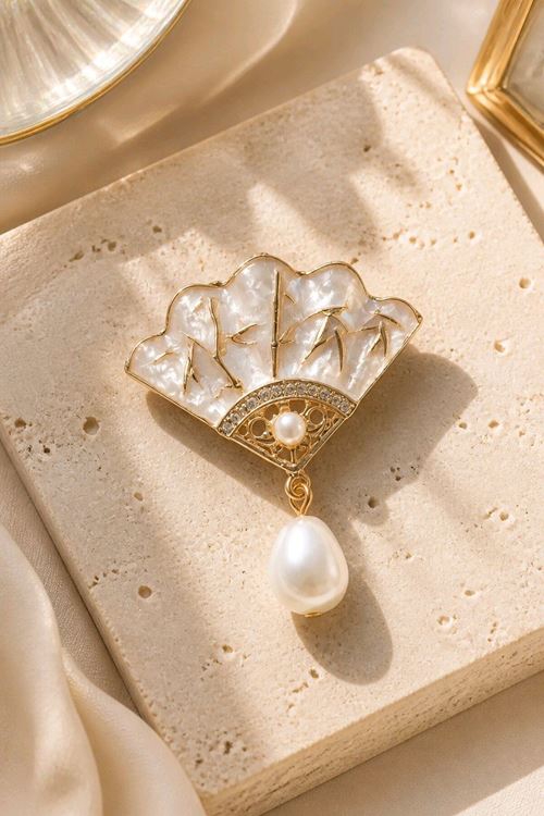 Krem Yelpaze incili Broş, Uzunluk:4,5cm Genişlik:4cm