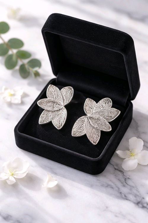 Gümüş Yarım Çiçek Plaka Büyük Kadın Küpe Uzunluk.4cm
