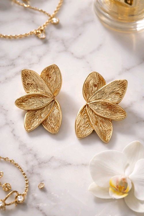 Gold Yarım Çiçek Plaka Kadın Küpe Uzunluk 4cm