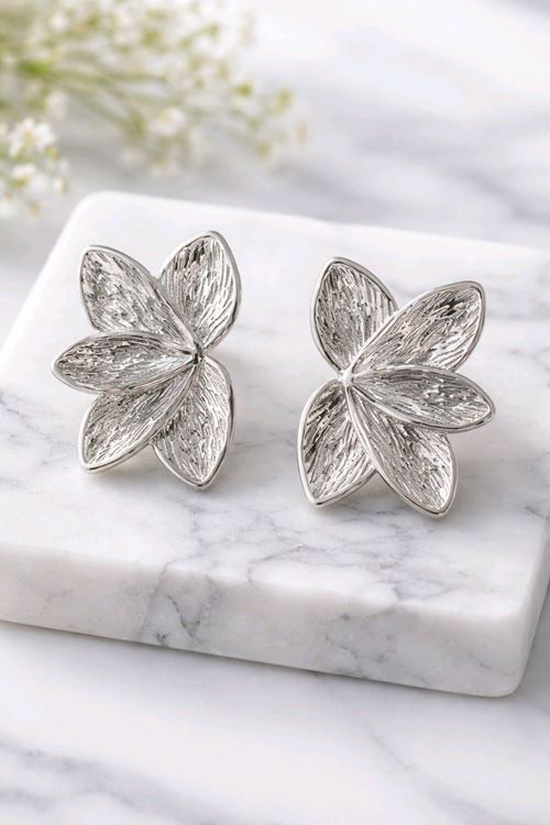 Gümüş Yarım Çiçek Plaka Büyük Kadın Küpe Uzunluk.4cm