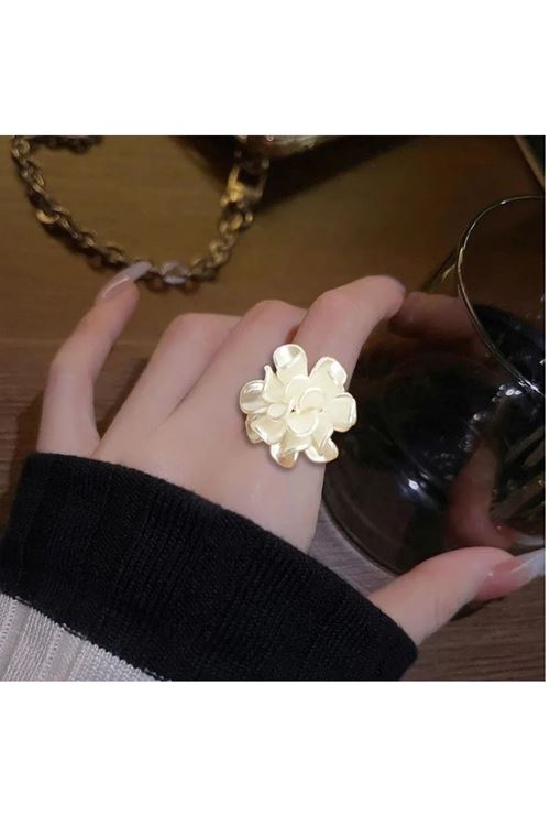 Beyaz Reçine Kamelya Çiçeği Ayarlanabilir Yüzük