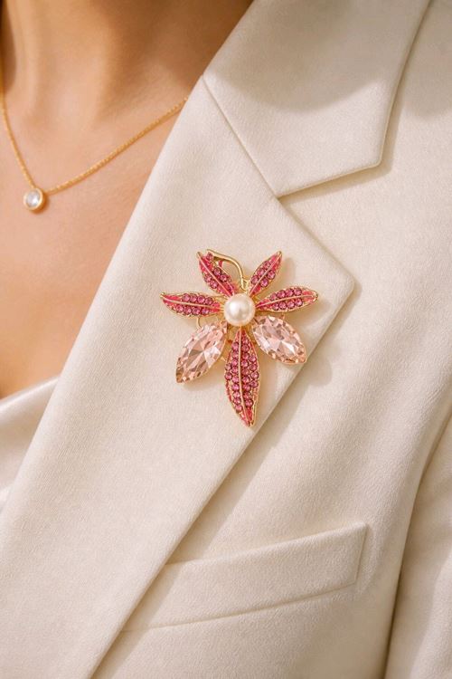 Pembe Taşlı Çiçek Gold Broş, Genişlik: 4cm Yükseklik:5cm