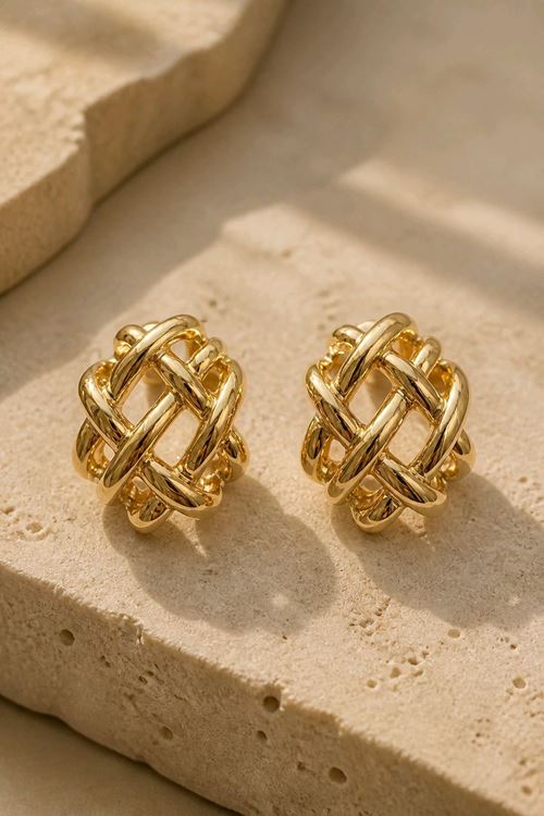 Gold Delikli Tasarım Küpe, Uzunluk:3cm, Genişlik:2,5cm
